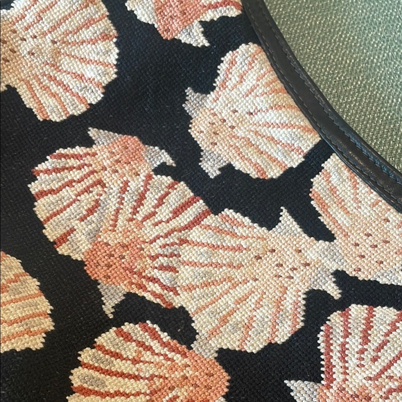 Seashell Patterned Shoulder Bag - Picture 5 of 9